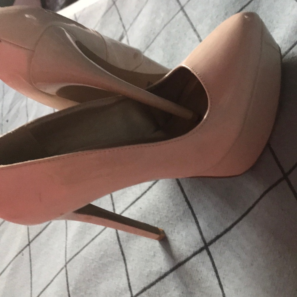 Tan heels almost like new